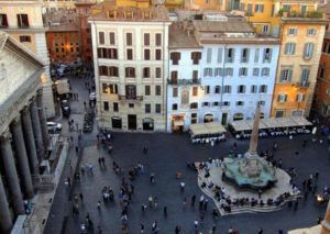 Manifestazione in piazza della Rotonda a Roma